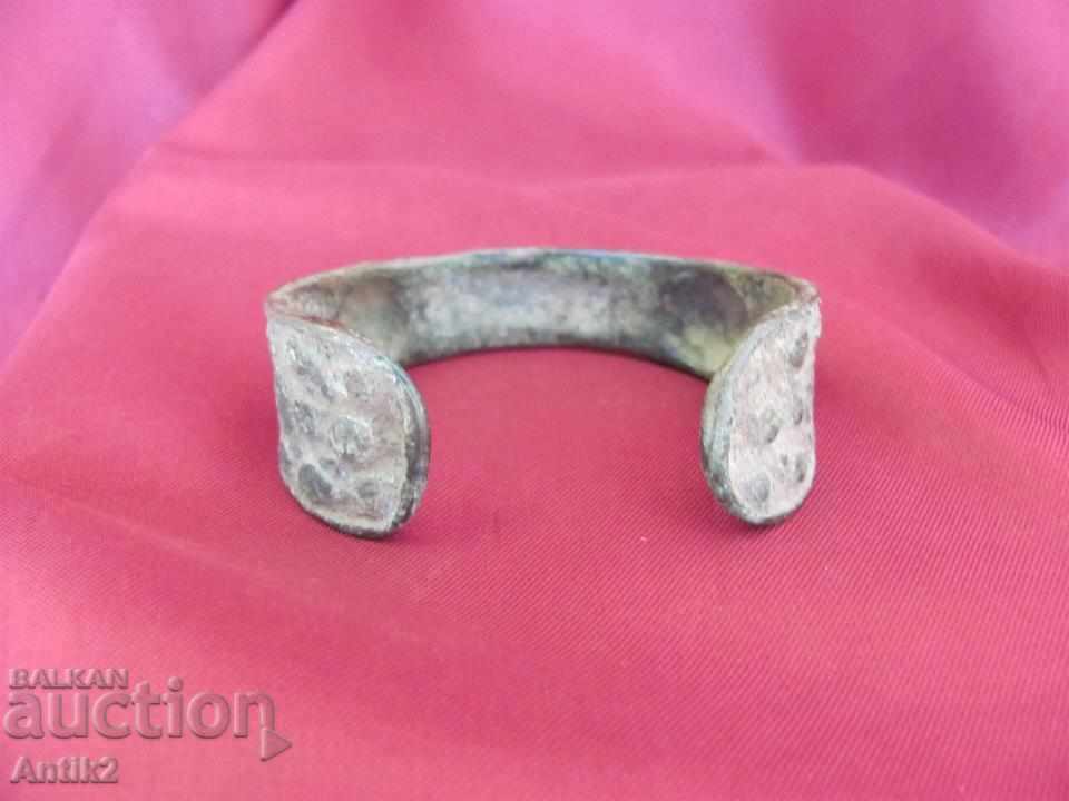 Secolul al 19-lea brățară turcească islamică otomană din bronz pentru femei cu preț 120.00 BGN | € 61.36 Secolul al 19-lea brățară turcească islamică otomană din bronz pentru femei cu preț 120.00 BGN | € 61.36