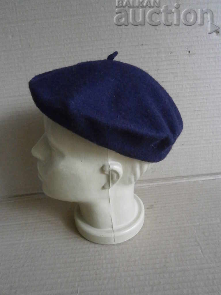 Auction  old woolen take shooter of an artist