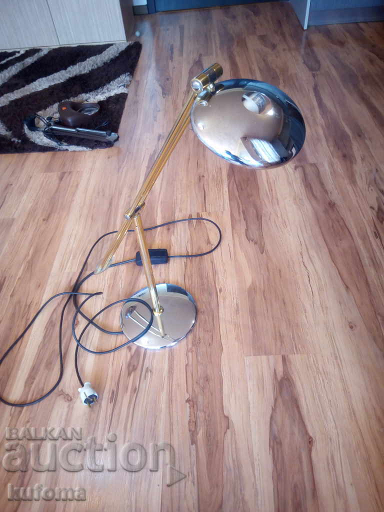 Όμορφη λάμπα ανάγνωσης με τιμή 69.99 BGN | € 35.79 Όμορφη λάμπα ανάγνωσης με τιμή 69.99 BGN | € 35.79