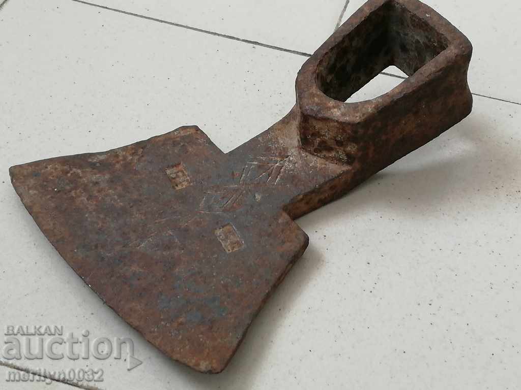 Auction Forged chap, hoe, agricultural instrument, wrought iron Auction Forged chap, hoe, agricultural instrument, wrought iron