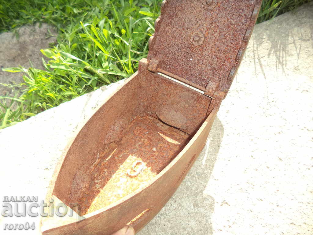 CEL MAI MARE PRIVAT DE JAR cu preț 40.00 BGN | € 20.45 CEL MAI MARE PRIVAT DE JAR cu preț 40.00 BGN | € 20.45