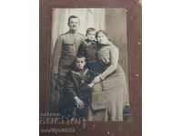 Семейна снимка на български офицер