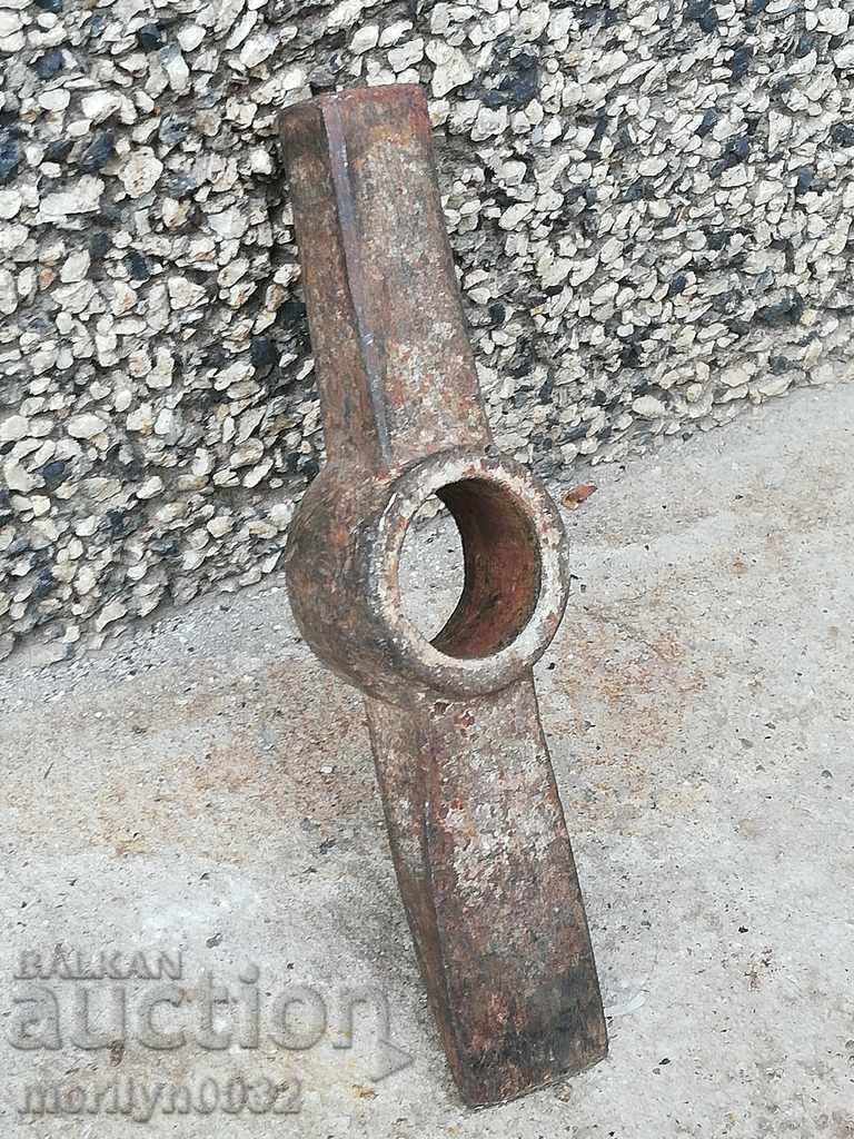 Delivery of Old hammer tool tool