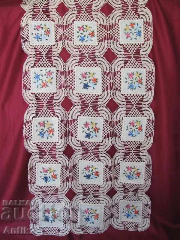 Auction Old Table Cover Kare, Tishleifer Auction Old Table Cover Kare, Tishleifer