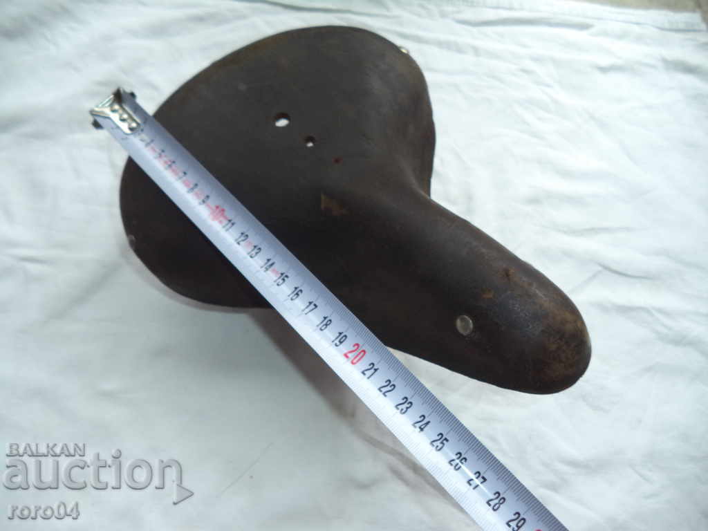 STAR LEATHER SEAT - VELO - MOTO - EXCELLENT with price 42.30 BGN | € 21.63