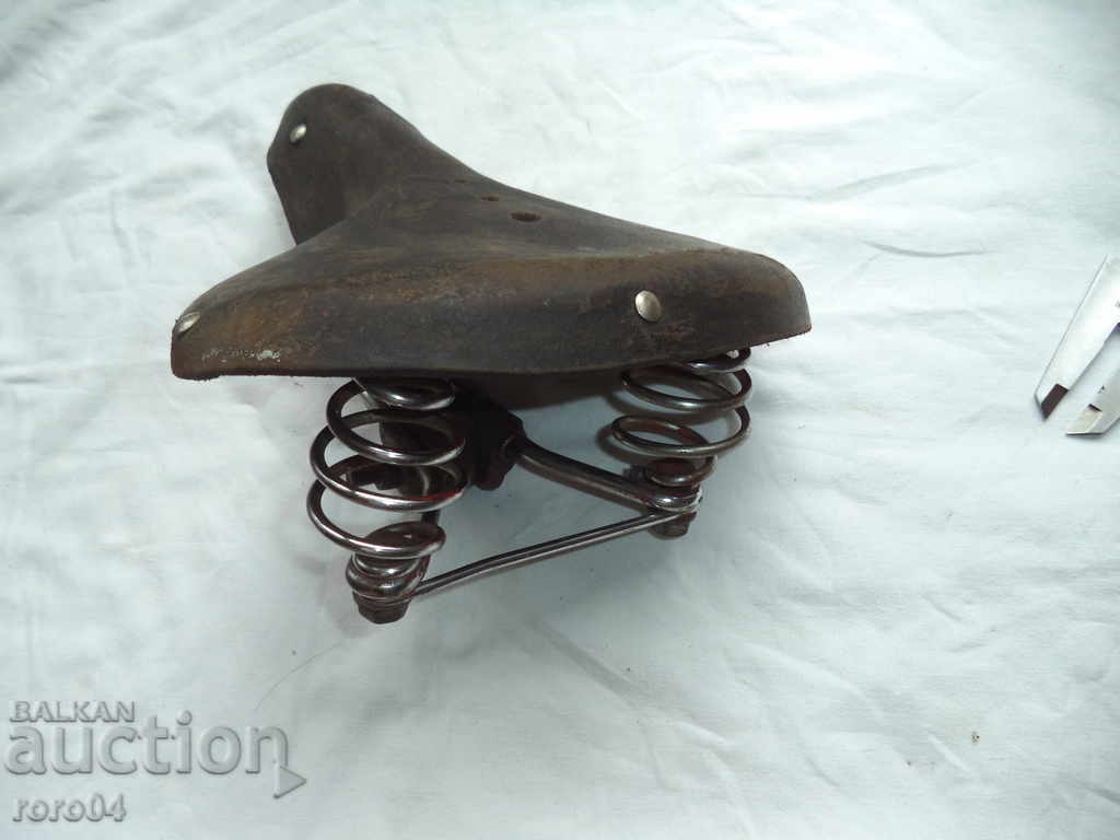 STAR LEATHER SEAT - VELO - MOTO - EXCELLENT - 7