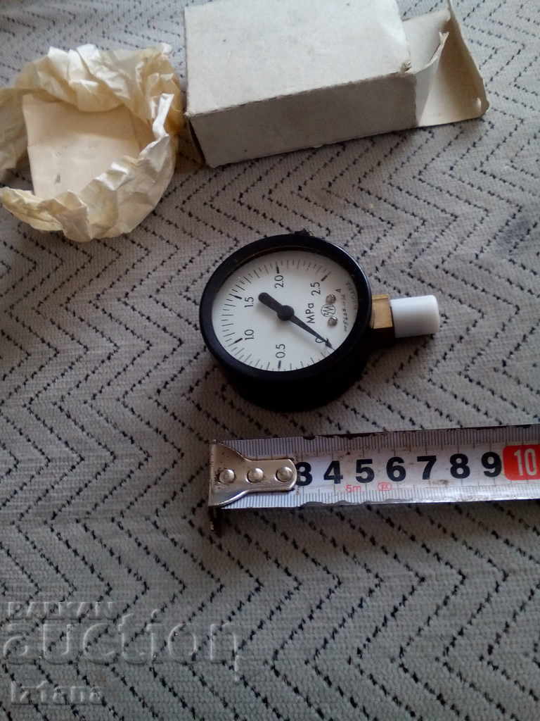 Old pressure gauge - 5