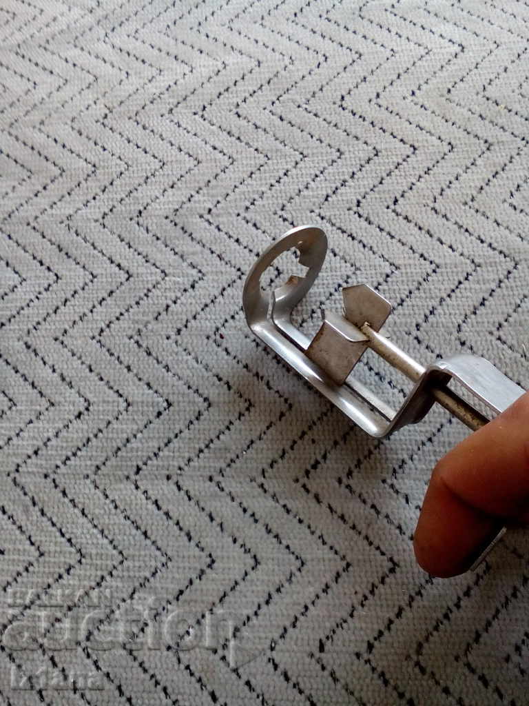 Instrument de bucătărie vechi cu preț 10.00 BGN | € 5.11 Instrument de bucătărie vechi cu preț 10.00 BGN | € 5.11