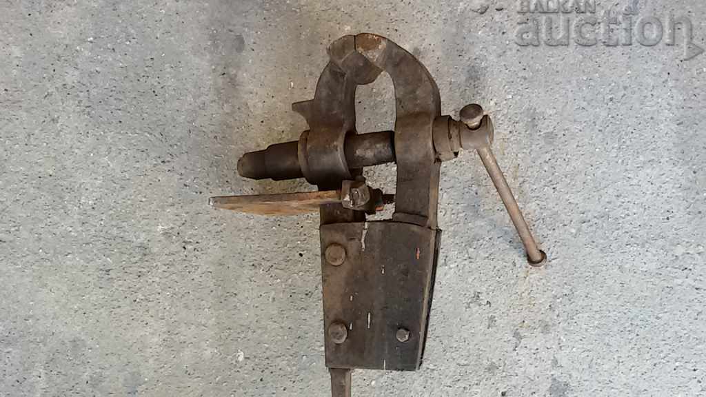 old Renaissance forge vise clamps with price 125.00 BGN | € 63.91
