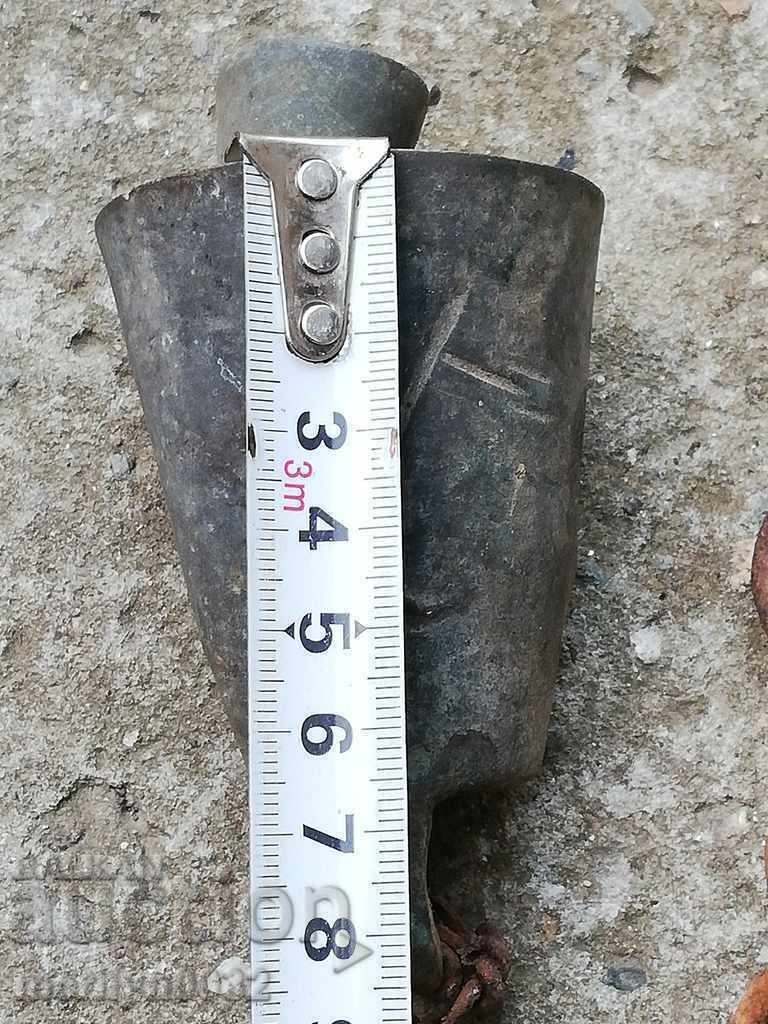 Παράδοση Παλιά χάλκινη δεξαμενή, κουδούνι, κλακέτα, κουδούνι Παράδοση Παλιά χάλκινη δεξαμενή, κουδούνι, κλακέτα, κουδούνι