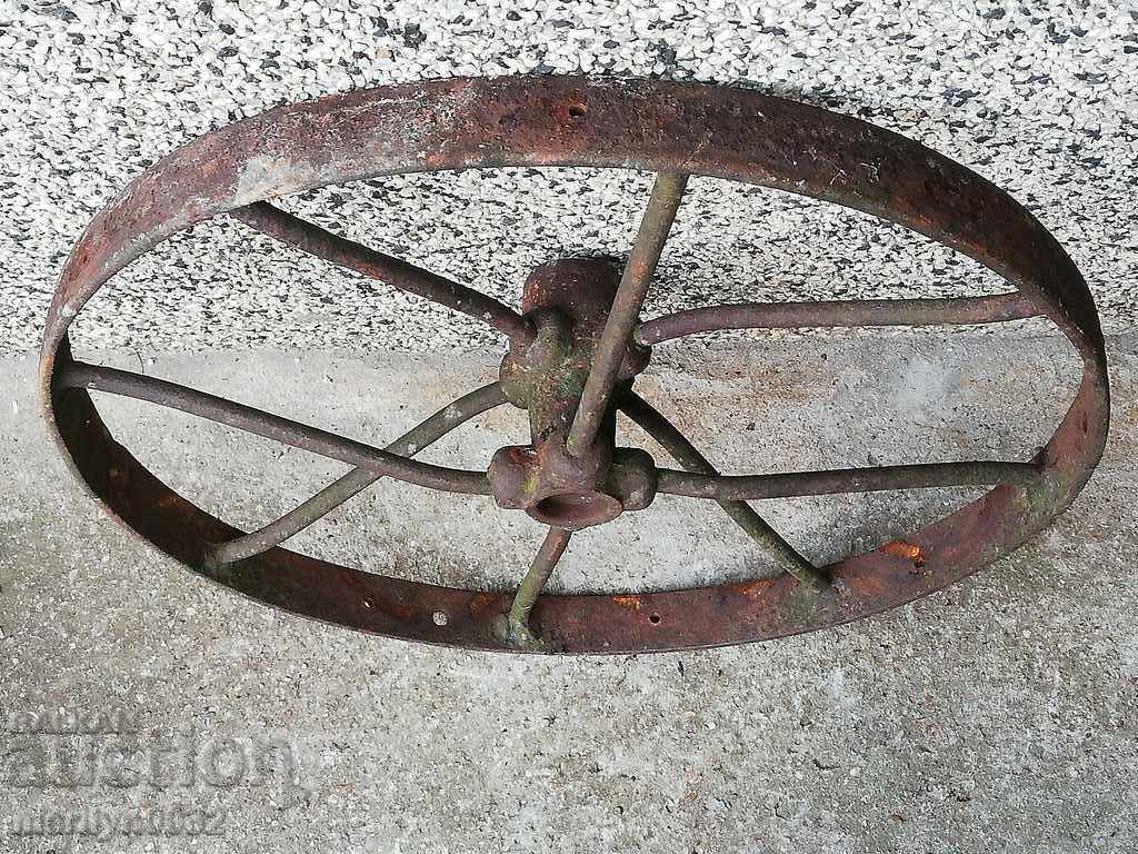 Ένα ζευγάρι σφυρήλατων τροχών σιδήρου - 6 Ένα ζευγάρι σφυρήλατων τροχών σιδήρου - 6