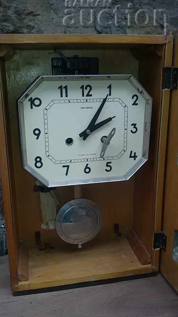 соц стенен часовник с цена 65.00 лв. | € 33.23 соц стенен часовник с цена 65.00 лв. | € 33.23