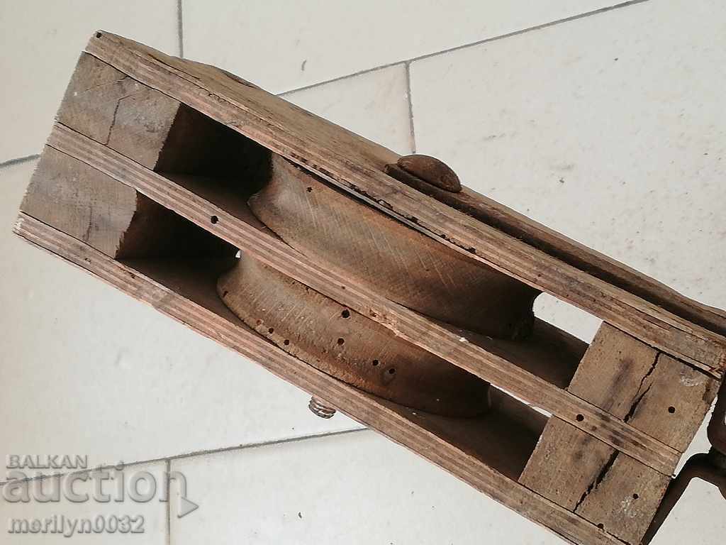 Old wooden pulley polyspast pulley wooden pulley pulley - 6 Old wooden pulley polyspast pulley wooden pulley pulley - 6