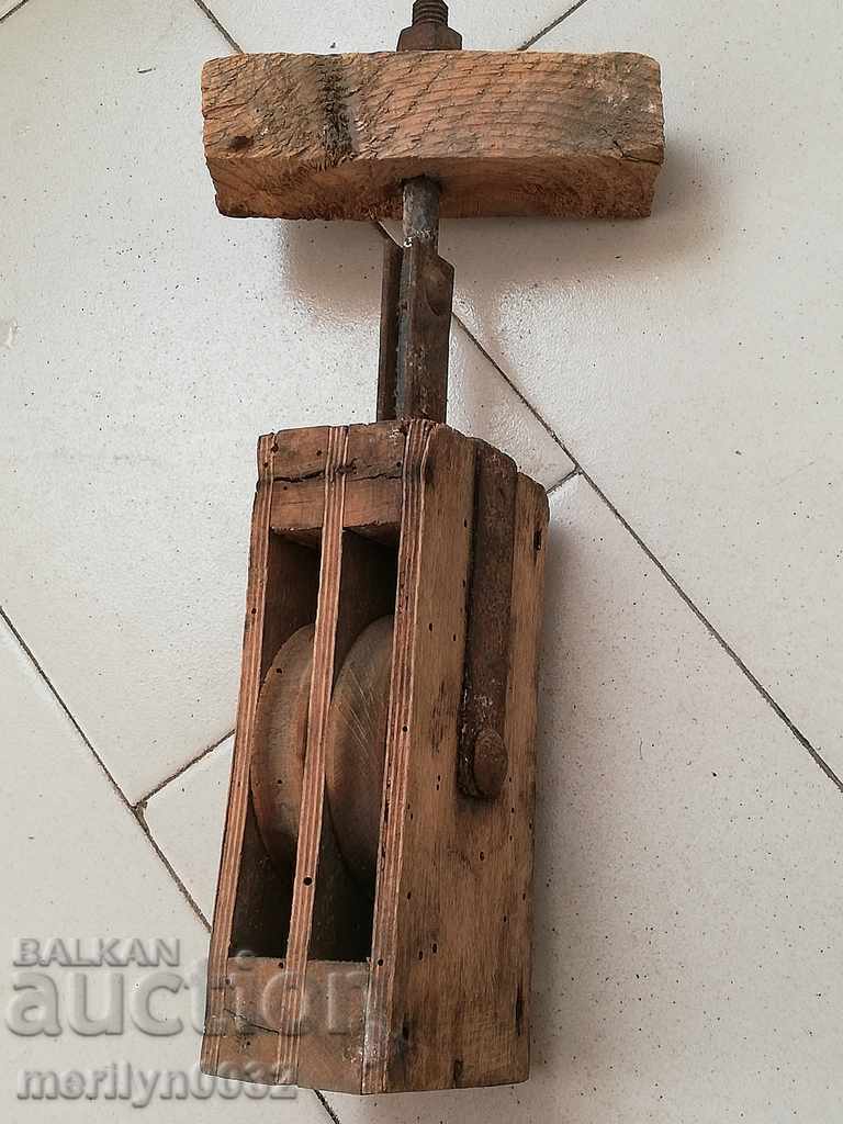 Стара дървена макара полиспаст скрипец  дървения ролки ролка