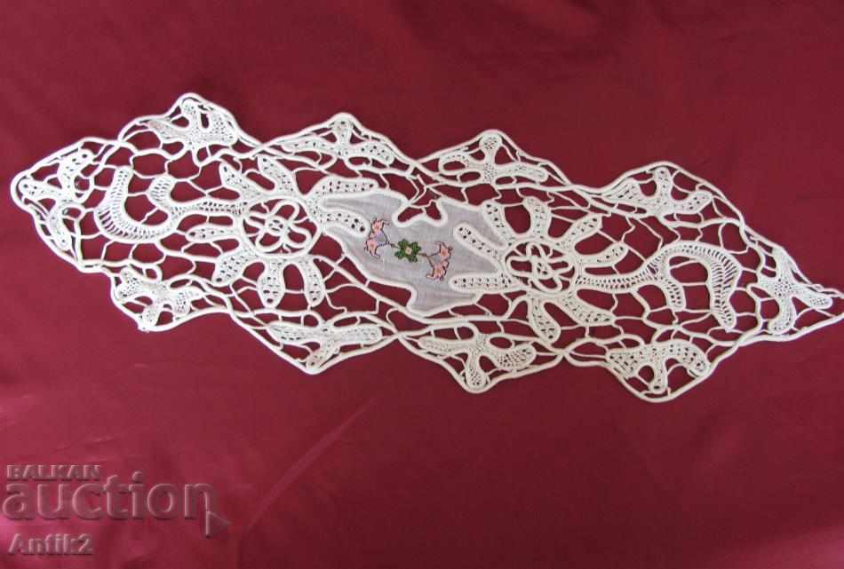 Licitație O cutie de brodat veche de brodat