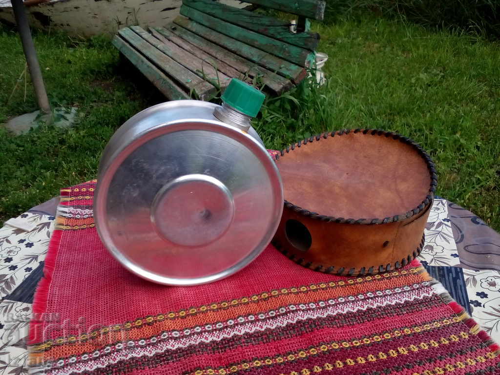 Auction  Old vase, pour