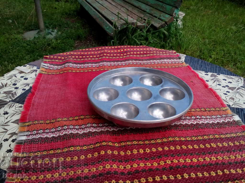 An old egg stand with price 25.00 BGN | € 12.78 An old egg stand with price 25.00 BGN | € 12.78