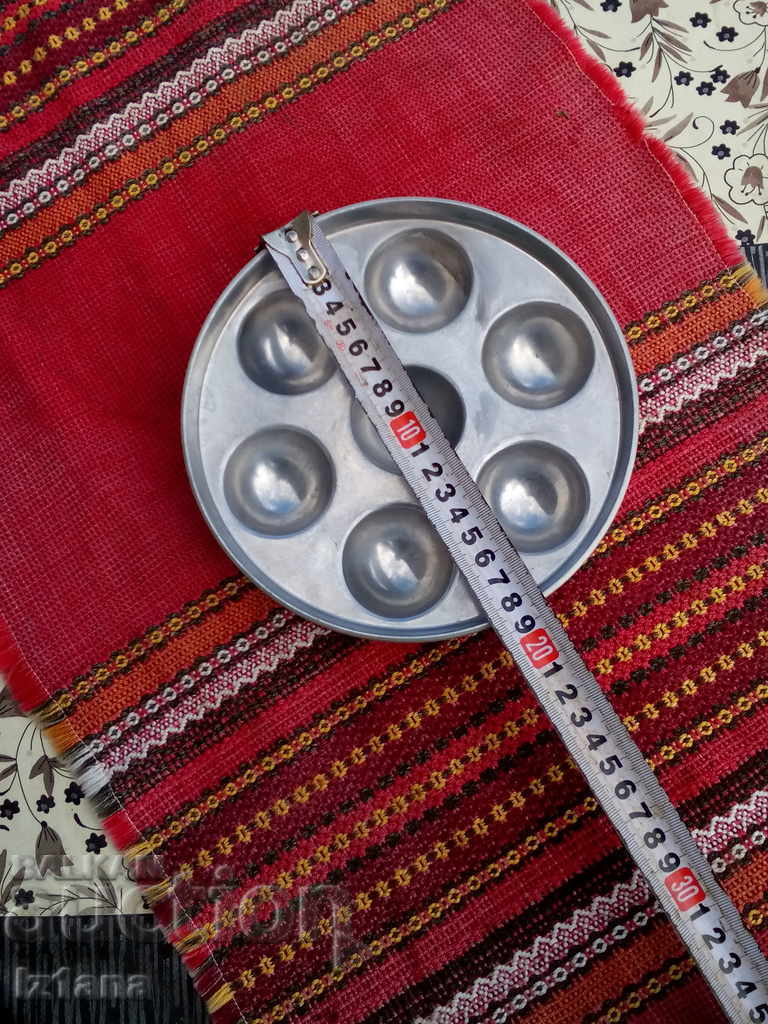 Auction An old egg stand Auction An old egg stand