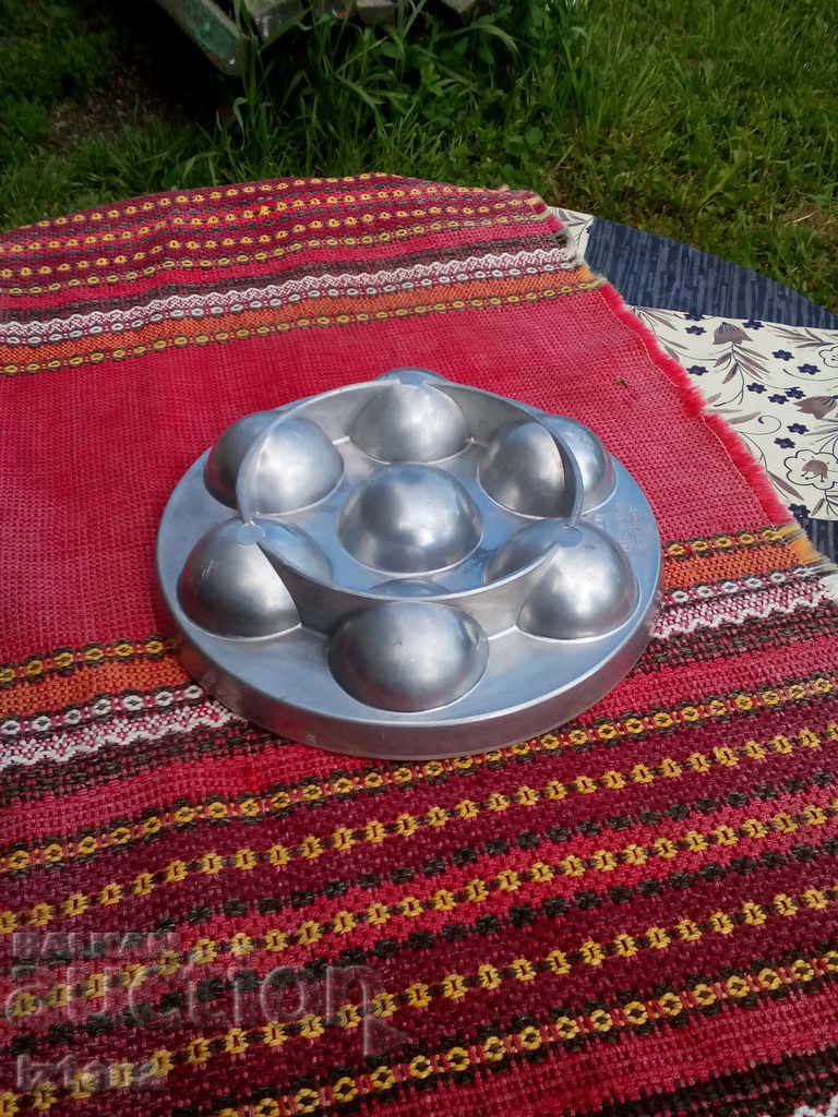 Delivery of An old egg stand Delivery of An old egg stand