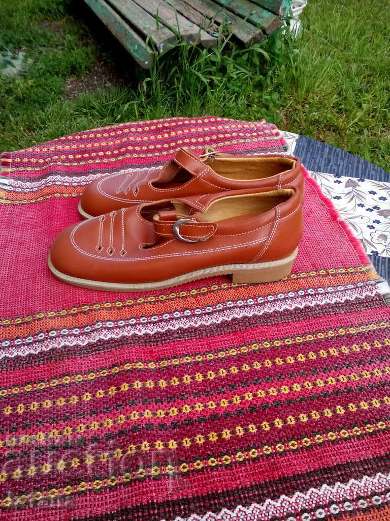 încălțămintea pentru copii bătrâni cu preț 25.00 BGN | € 12.78