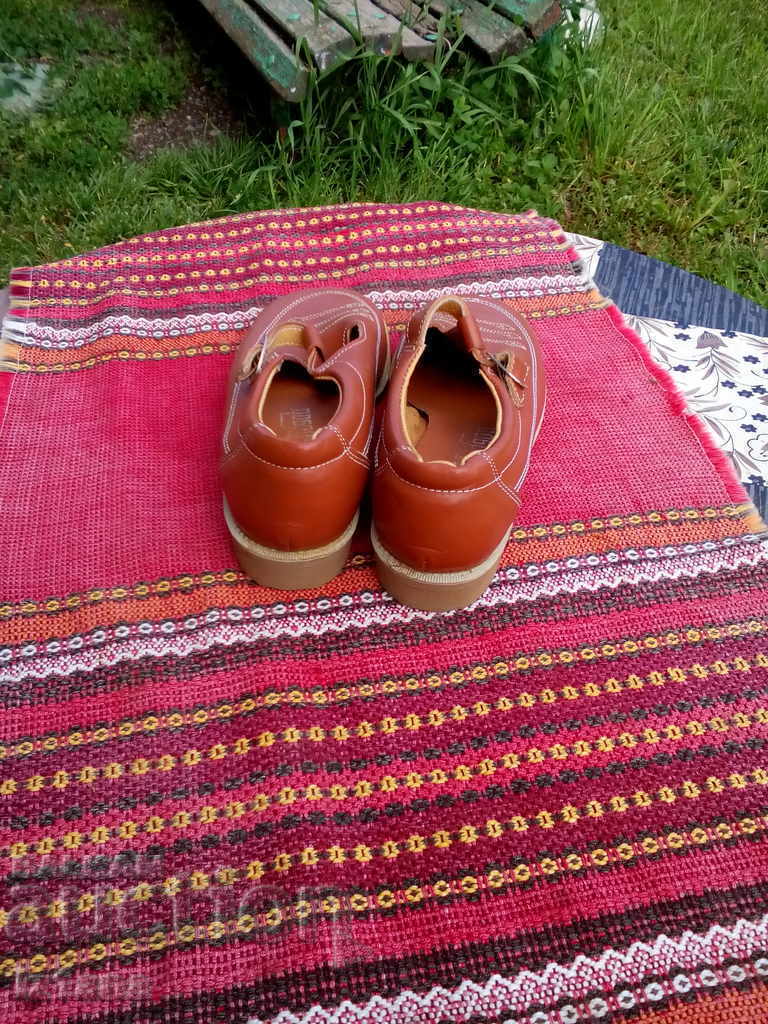 Licitație încălțămintea pentru copii bătrâni