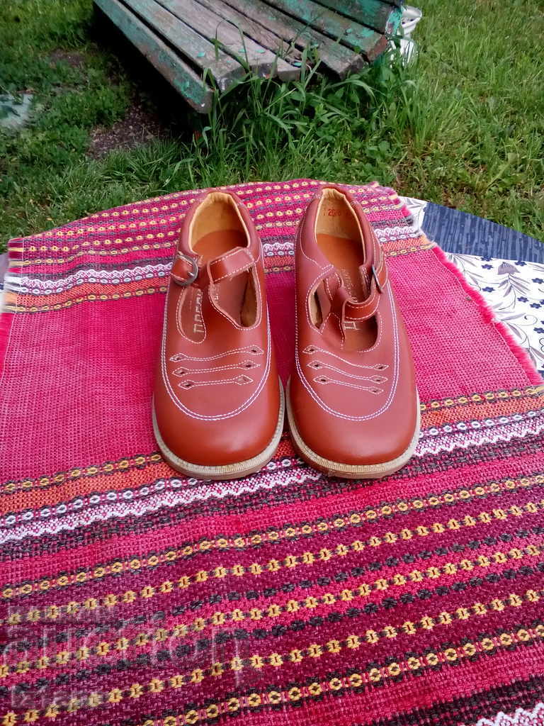 Стари детски обувки