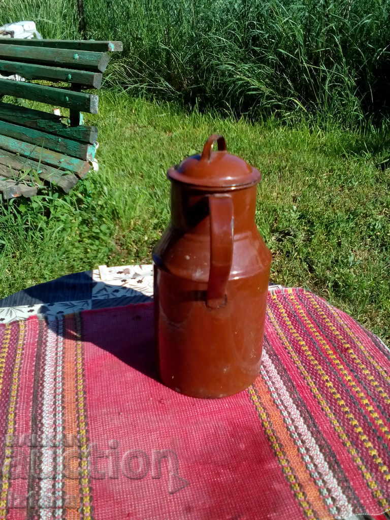 Auction Old enameled kettle Auction Old enameled kettle