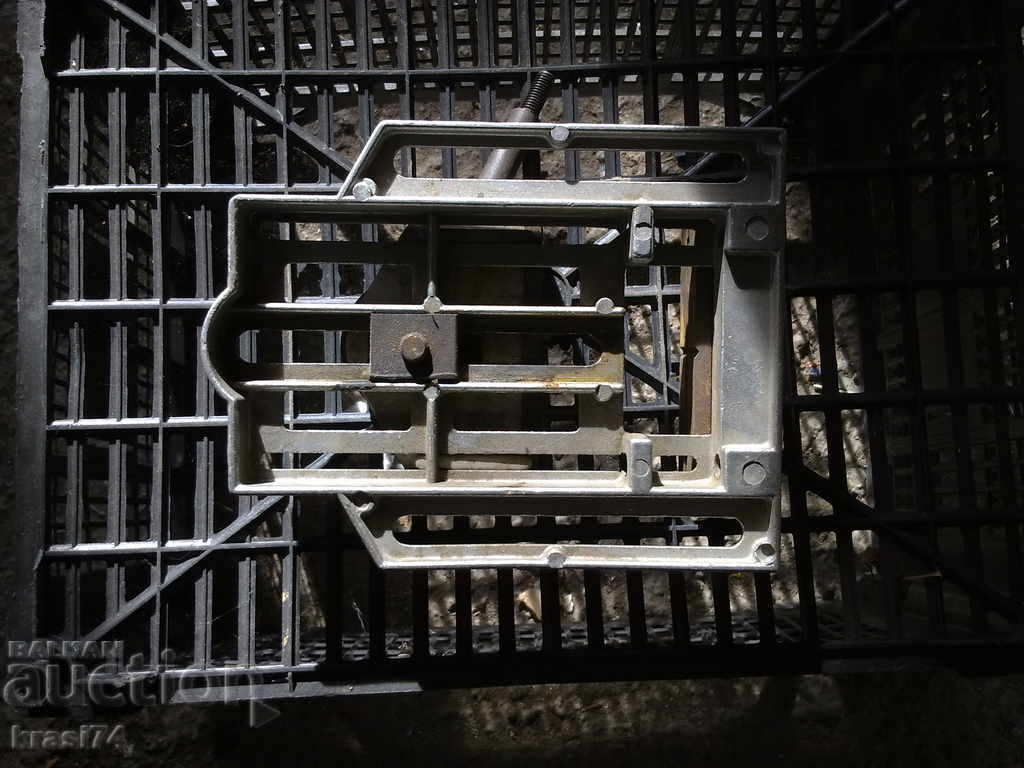 A vise with price 50.00 BGN | € 25.56 A vise with price 50.00 BGN | € 25.56