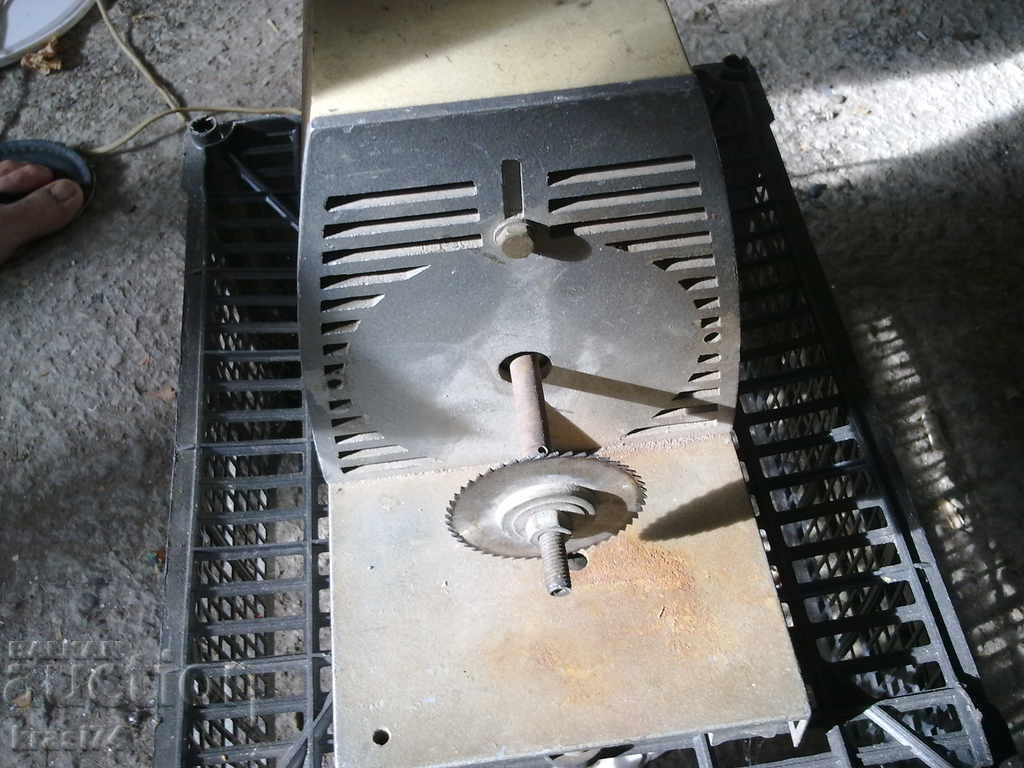 Polishing motor with price 100.00 BGN | € 51.13 Polishing motor with price 100.00 BGN | € 51.13