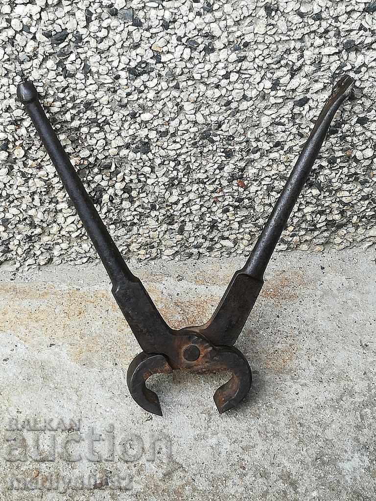 Ancient primitive crumpled keretten pliers in the 20th century with price 43.00 BGN | € 21.99 Ancient primitive crumpled keretten pliers in the 20th century with price 43.00 BGN | € 21.99