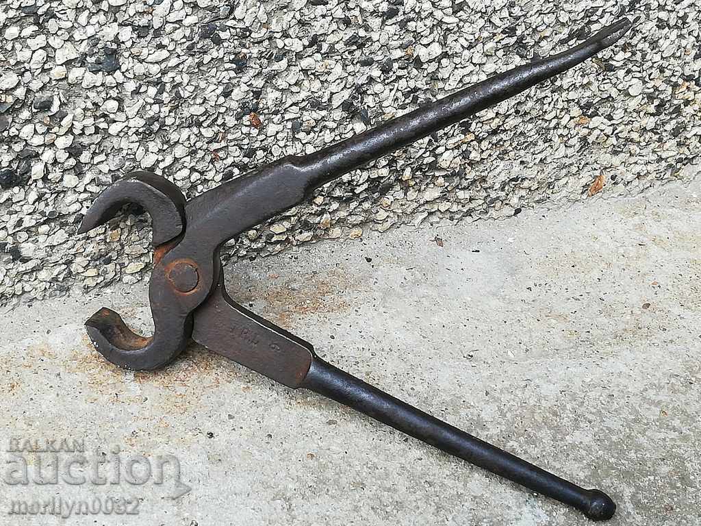 Auction Ancient primitive crumpled keretten pliers in the 20th century Auction Ancient primitive crumpled keretten pliers in the 20th century