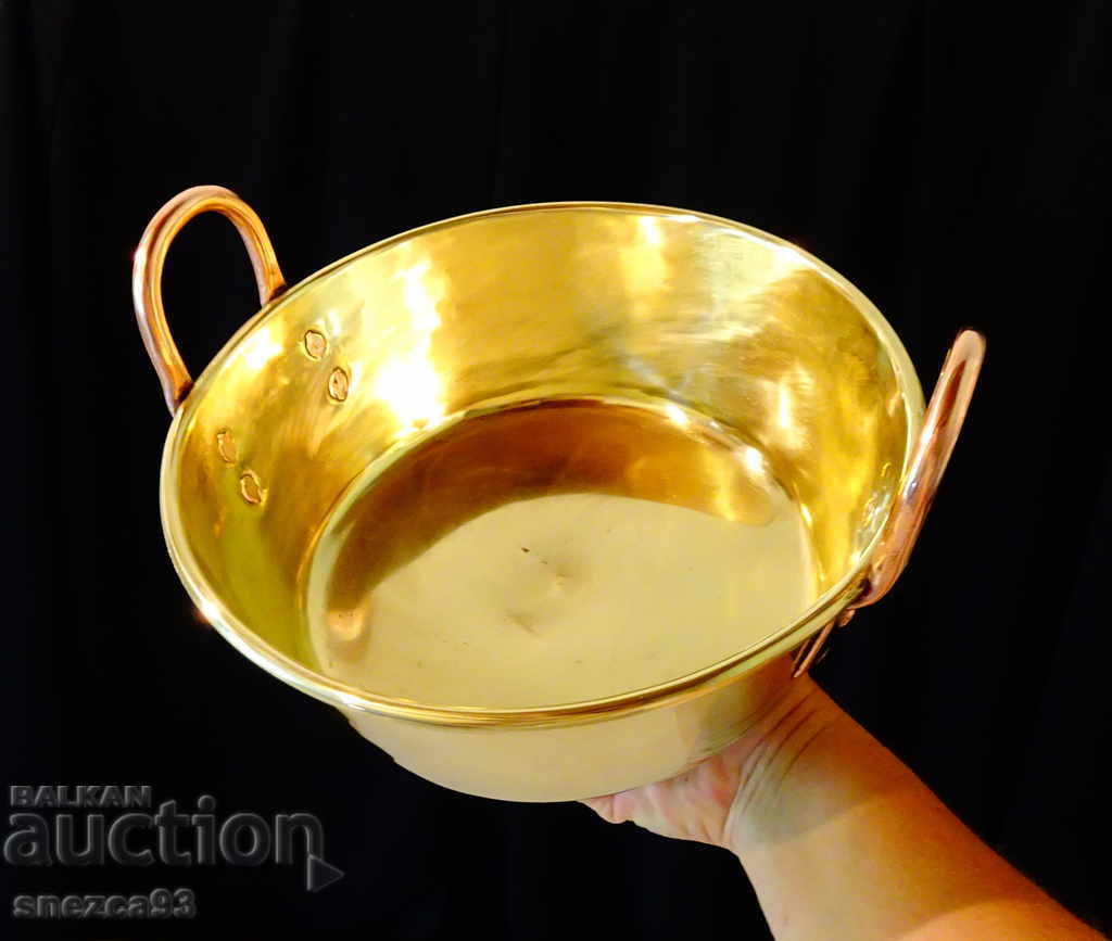 Brass pan, brass tray with copper handles 5 l with price 69.00 BGN | € 35.28 Brass pan, brass tray with copper handles 5 l with price 69.00 BGN | € 35.28