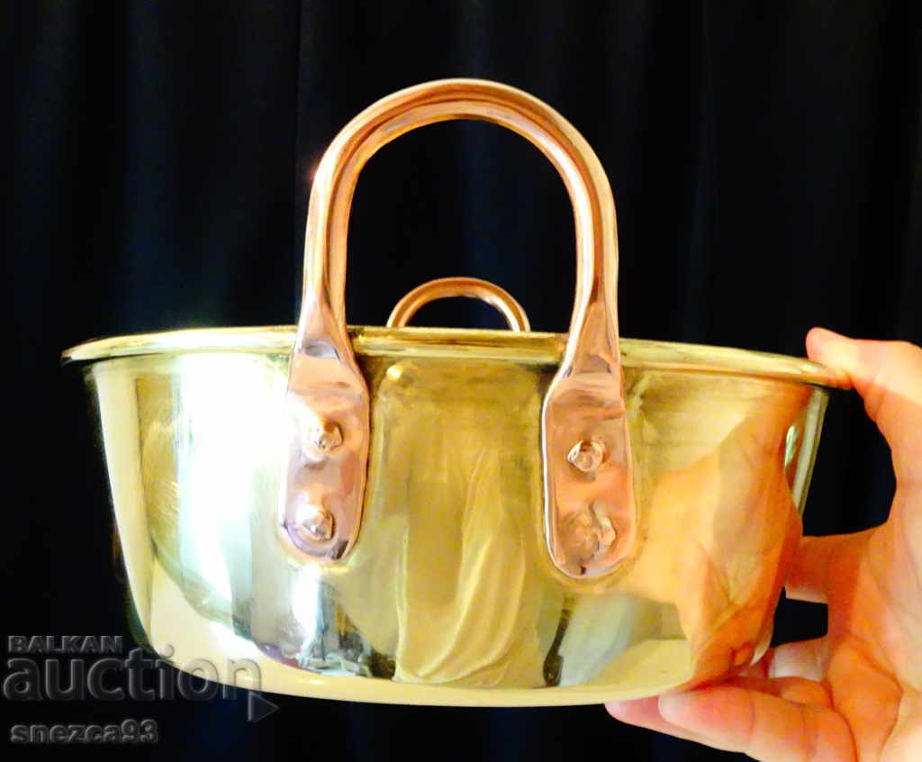 Delivery of Brass pan, brass tray with copper handles 5 l Delivery of Brass pan, brass tray with copper handles 5 l