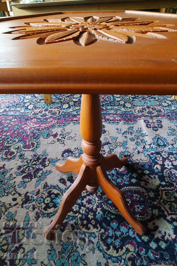 Licitație Masuta de cafea sculptata