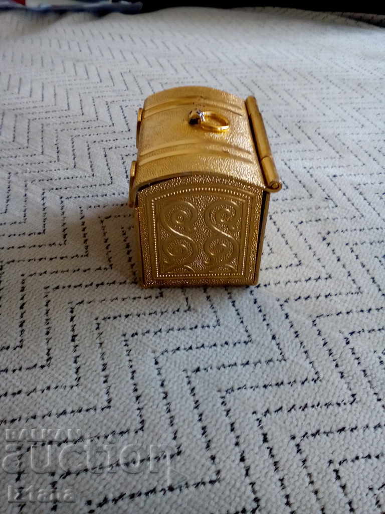 Delivery of Old box, jewelry box Delivery of Old box, jewelry box