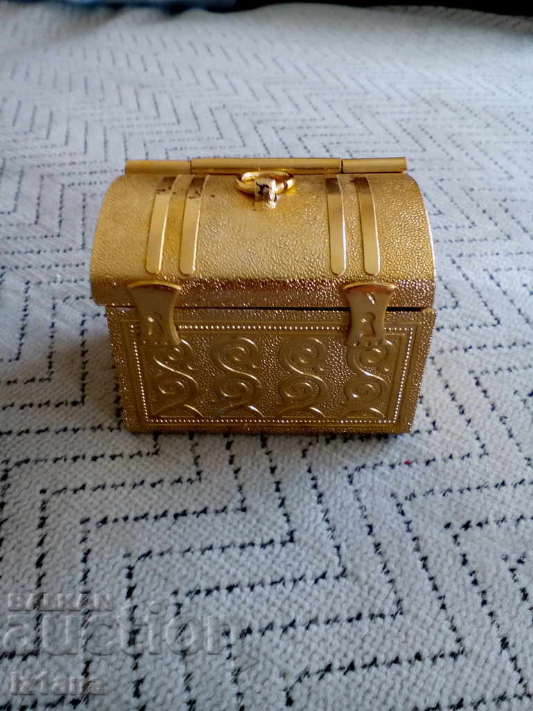 Old box, jewelry box Old box, jewelry box