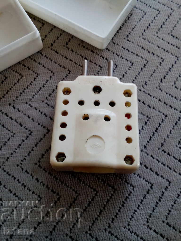 Δημοπρασία Παλιός φορτιστής ZU-2 Δημοπρασία Παλιός φορτιστής ZU-2