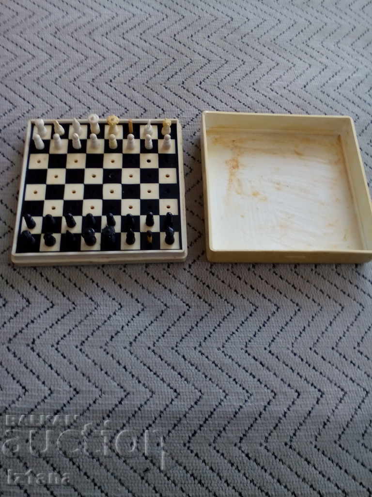 Old Souvenir Chess with price 15.00 BGN | € 7.67 Old Souvenir Chess with price 15.00 BGN | € 7.67