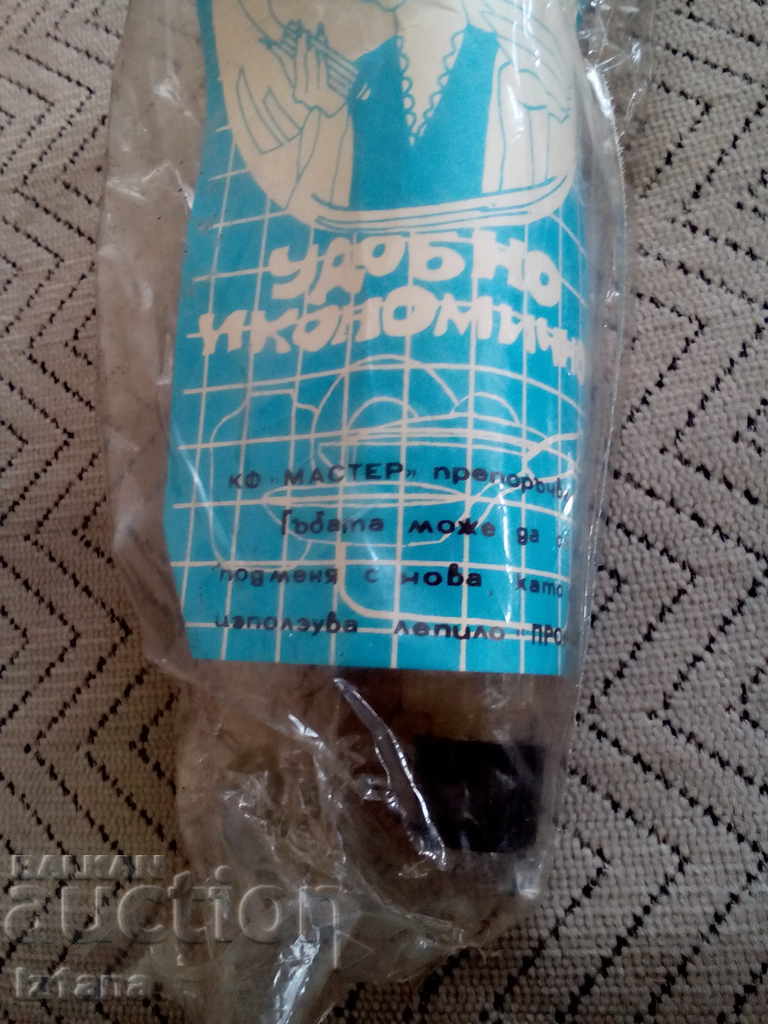 Auction An old household brush, a sponge Auction An old household brush, a sponge