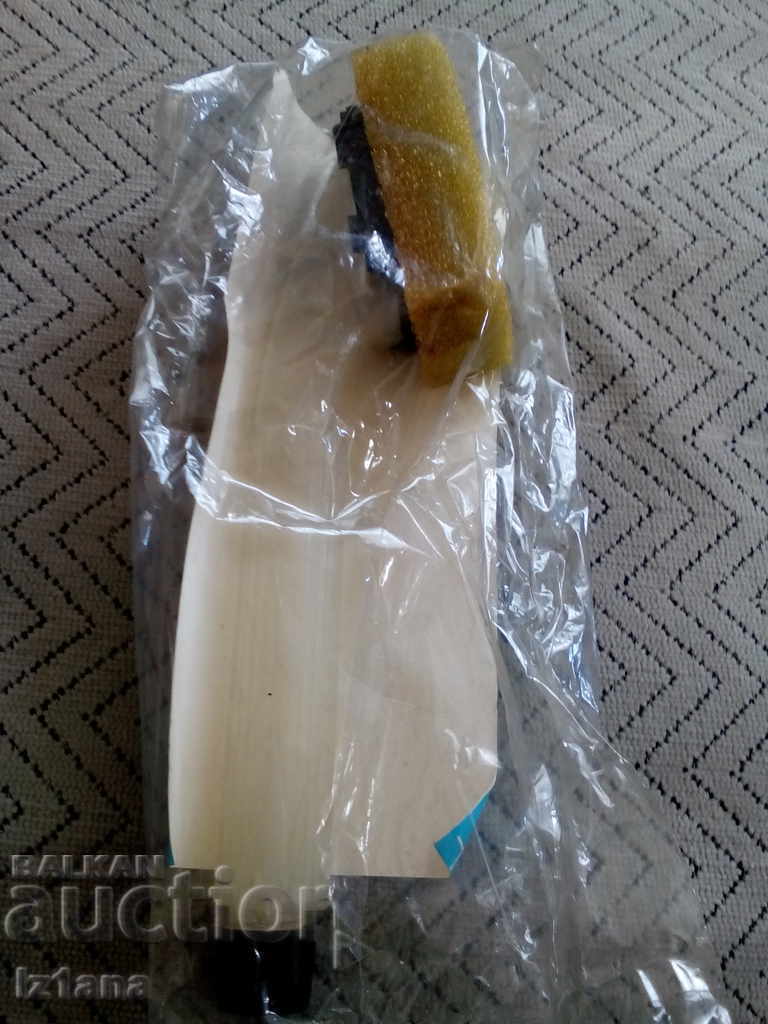 Delivery of An old household brush, a sponge Delivery of An old household brush, a sponge