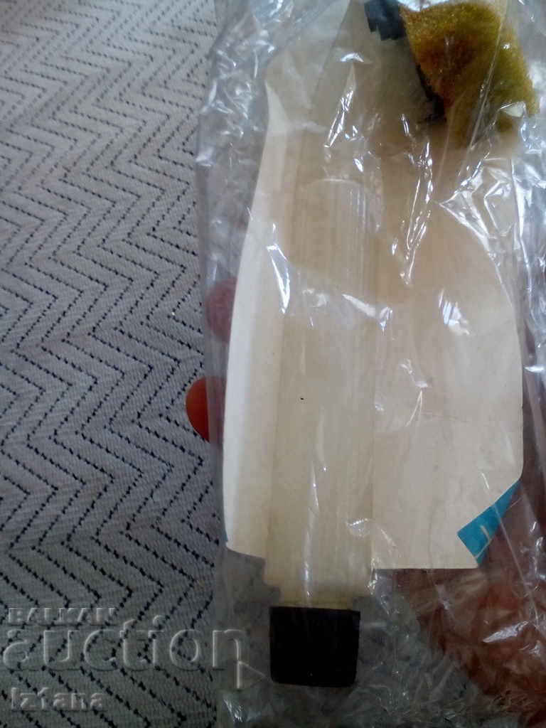 An old household brush, a sponge - 6 An old household brush, a sponge - 6