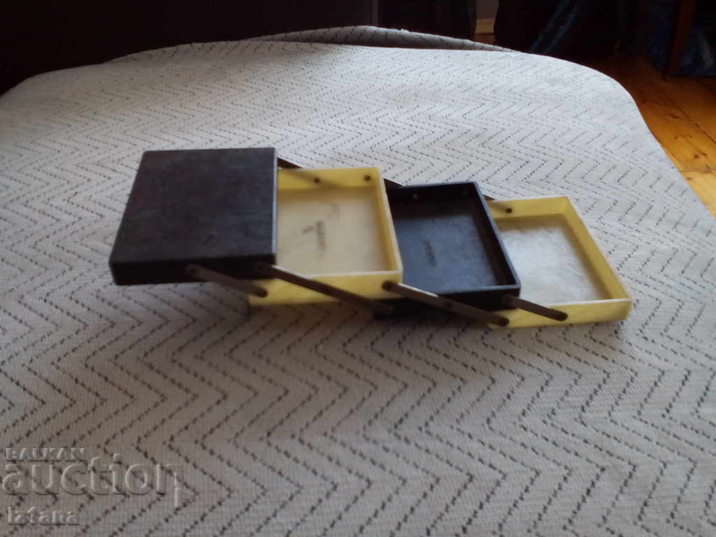 Delivery of Old box for electronic components