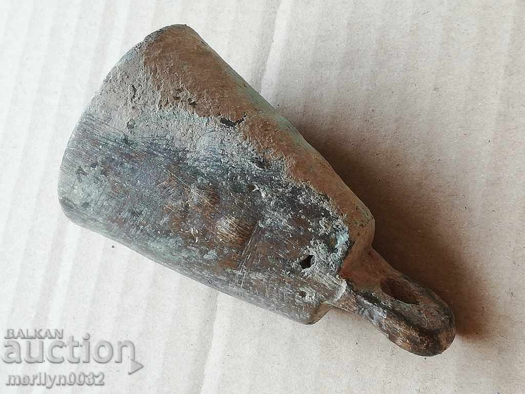 Auction Old bronze vat, bell, clapper, bell Auction Old bronze vat, bell, clapper, bell