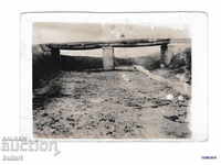 Φωτογραφία μαύρη άσπρη γέφυρα ποταμού κάρτα