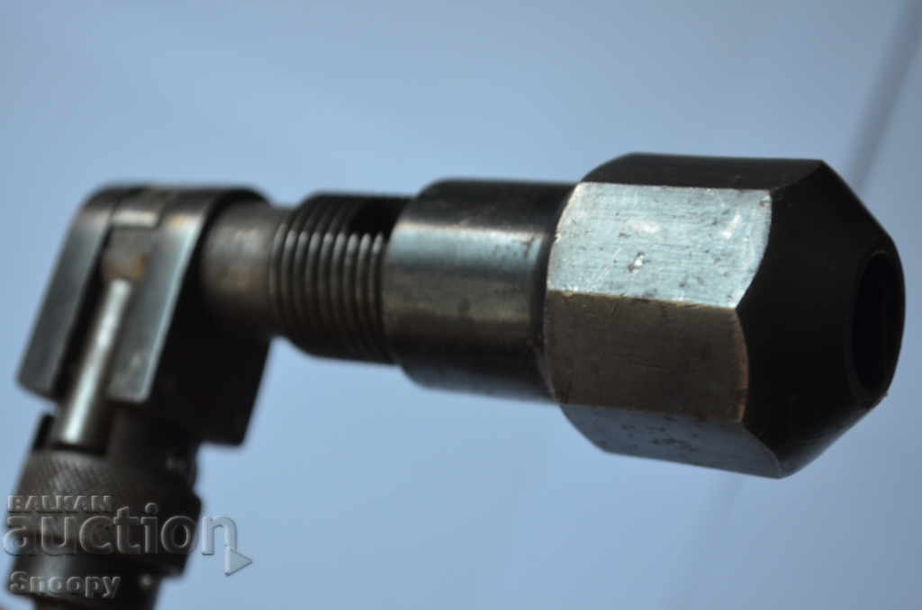 Instrument de găurit pentru tâmplărie din oțel cu mânere din lemn cu preț 66.00 BGN | € 33.75