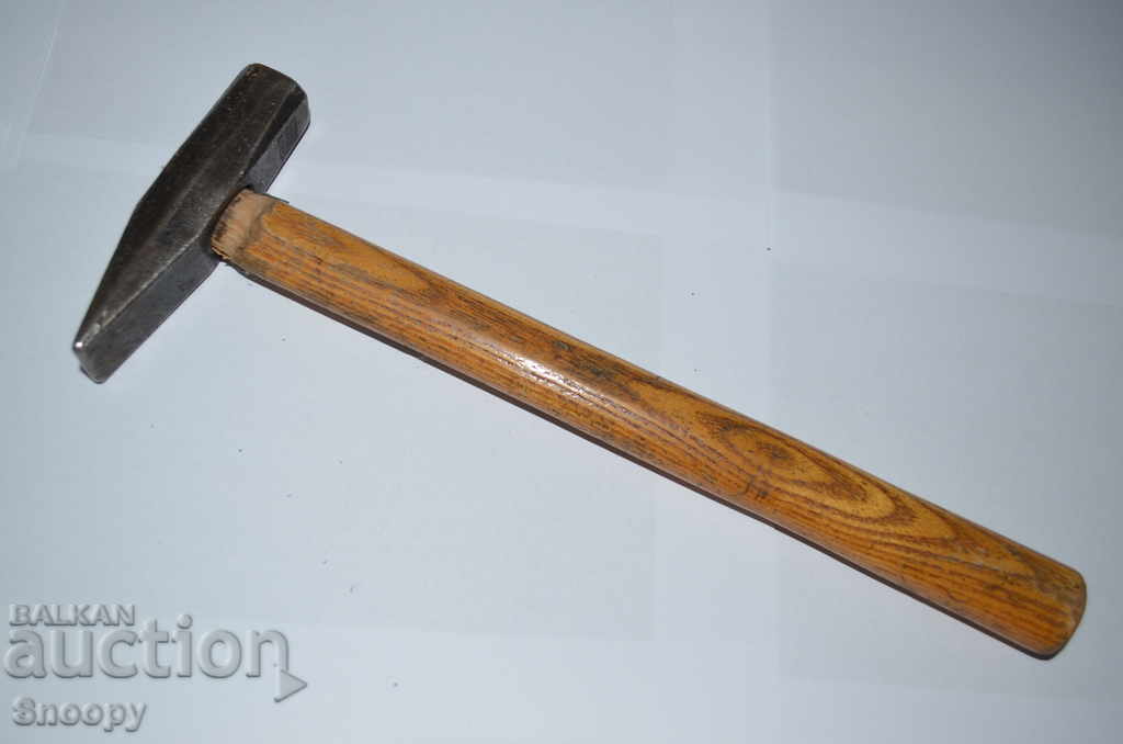 Стоманено чукче с дървена дръжка с цена € 5.00 | 9.78 лв. Стоманено чукче с дървена дръжка с цена € 5.00 | 9.78 лв.