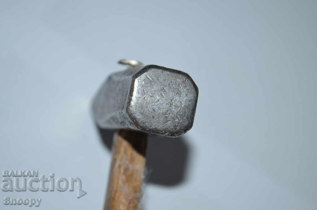 Delivery of Steel hammer with wooden handle Delivery of Steel hammer with wooden handle