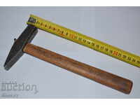 Ciocan de oțel cu mâner de lemn