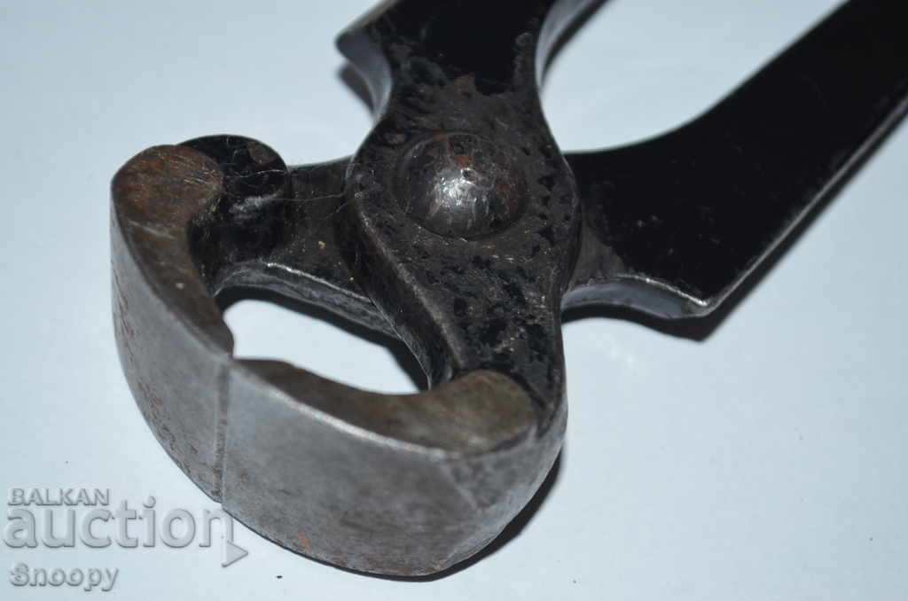 Auction  Steel pliers