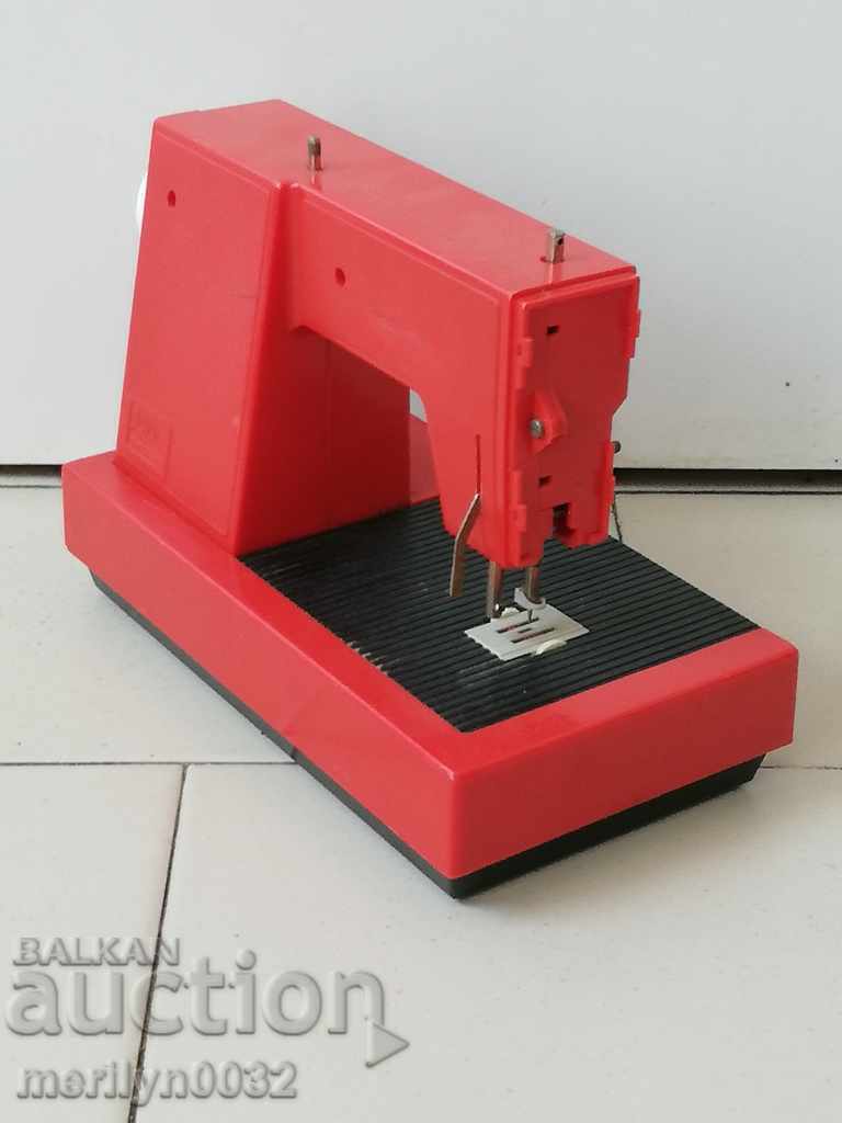 Auction Child sewing machine, toy Auction Child sewing machine, toy